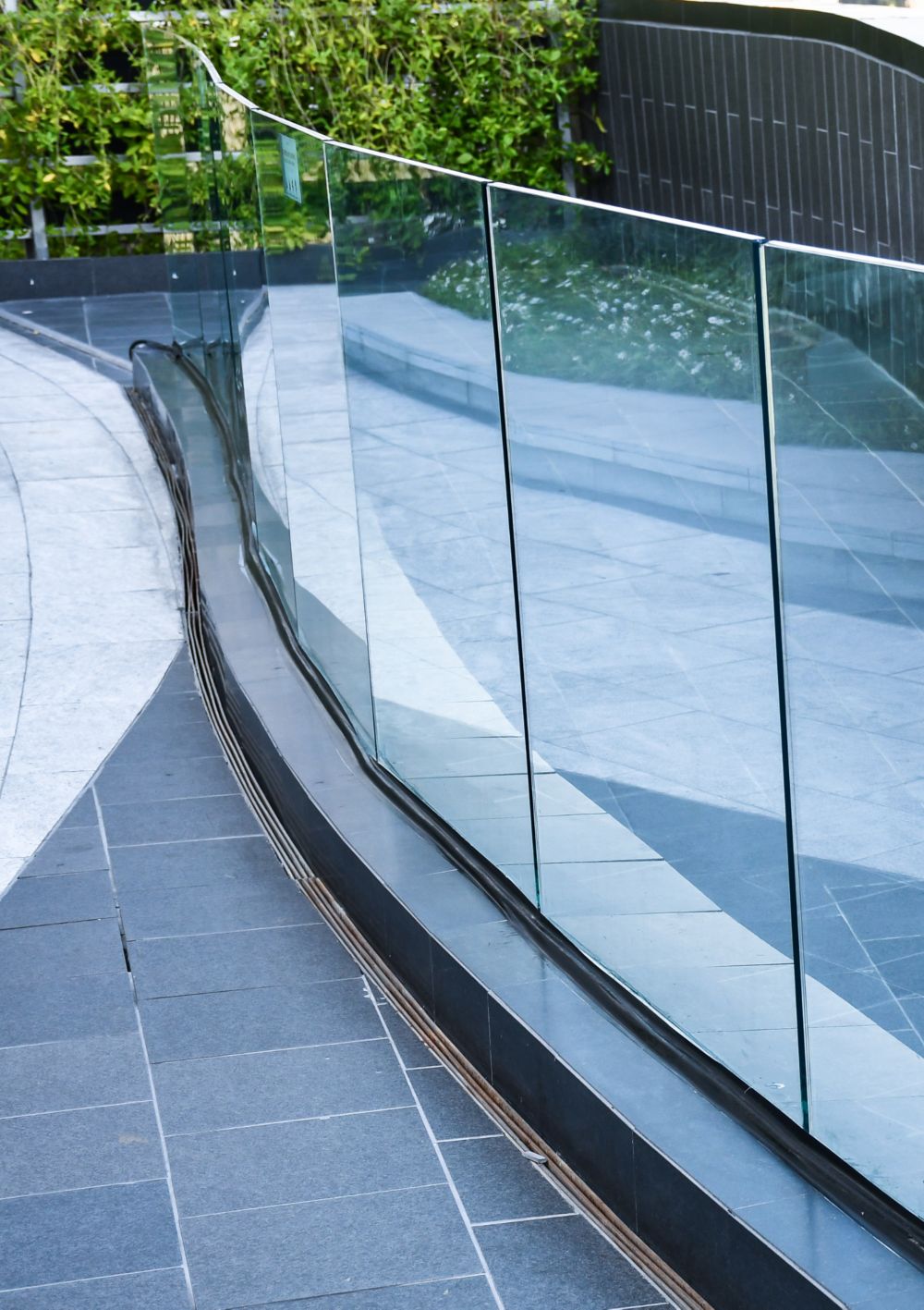 Saflex publishes new sealant compatibility tables 